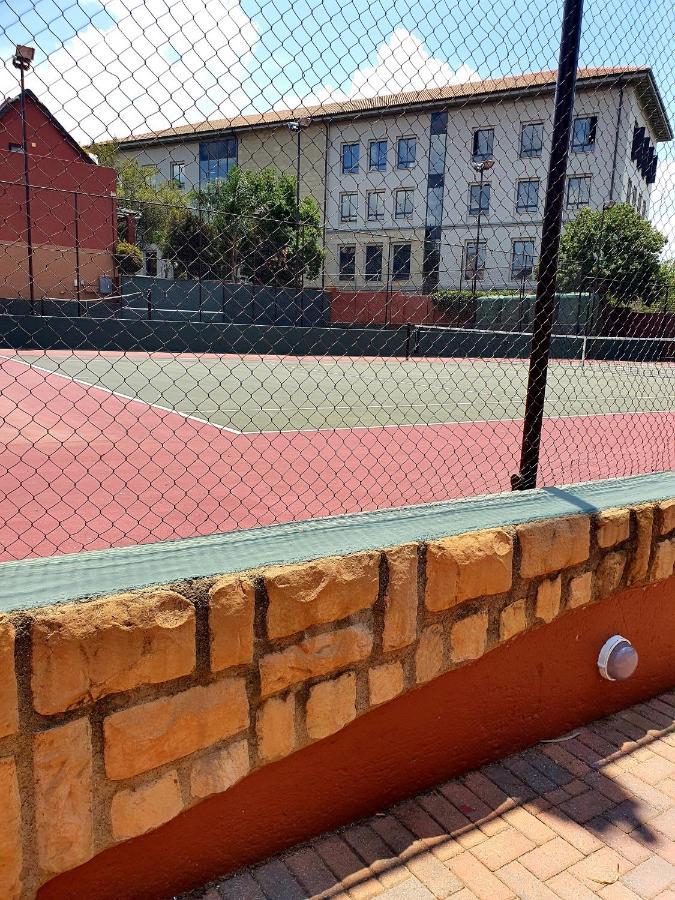 Merry Monte Casino Lodge House In Fourways Sandton Exterior foto